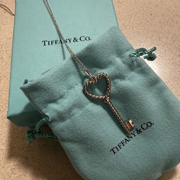 Tiffany Co Silver Twist Heart Key Necklace Pendant Charm 18 inch silver chain - Picture 9 of 10